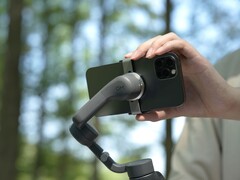 Der DJI Osmo Mobile 6 Gimbal verspricht eine besonders effektive Video-Stabilisierung und einige praktische Features. (Bild: DJI)