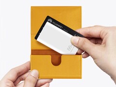 Huawei hat ein USB-C-Ladegerät vorgestellt, das bequem in die Geldtasche passt. (Bild: Huawei)