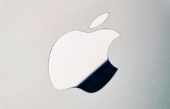 Apple könnte als erstes Unternehmen eine Strafe unter dem Digital Markets Act kassieren. (Bild: Alex Kalinin)