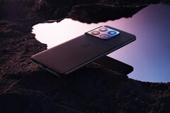 Das OnePlus 10T dürfte zum Launch etwas günstiger als das hier gezeigte OnePlus 10 Pro sein (Bild: OnePlus)