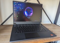 Das Alienware m16 R1 AMD mit der RTX 4070 ist auf Amazon für unter 1.500 Euro bestellbar (Bildquelle: Allen Ngo)