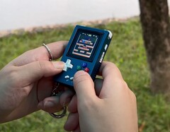 RG nano: Neuer, ultrakompakter Retro-Handheld