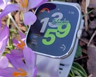 Die Redmi Watch 4 gibt es aktuell günstiger (Bildquelle: Benedikt Winkel, Notebookcheck)