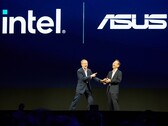 Die Chefs von Intel und Asus lachend auf der Computex Keynote. (Foto: Andreas Sebayang/Notebookcheck.com)