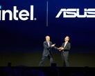 Die Chefs von Intel und Asus lachend auf der Computex Keynote. (Foto: Andreas Sebayang/Notebookcheck.com)