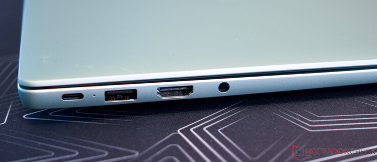USB-C (Daten, Laden, DisplayPort), USB-A (3.2 Gen 1), HDMI, 3,5-mm-Headset-Anschluss