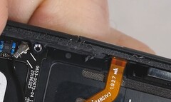 Zuwenig Metall, zuviel Plastik: Die mangelnde Stabilität des Google Pixel 4-Chassis wird im JRE-Teardown offensichtlich.