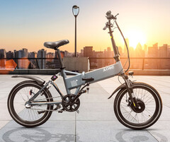 Aldi verkauft ein klappbares E-Bike des deutschen Herstellers aktuell zum Vorzugspreis von 999 Euro plus Versand (Bild: LLobe)