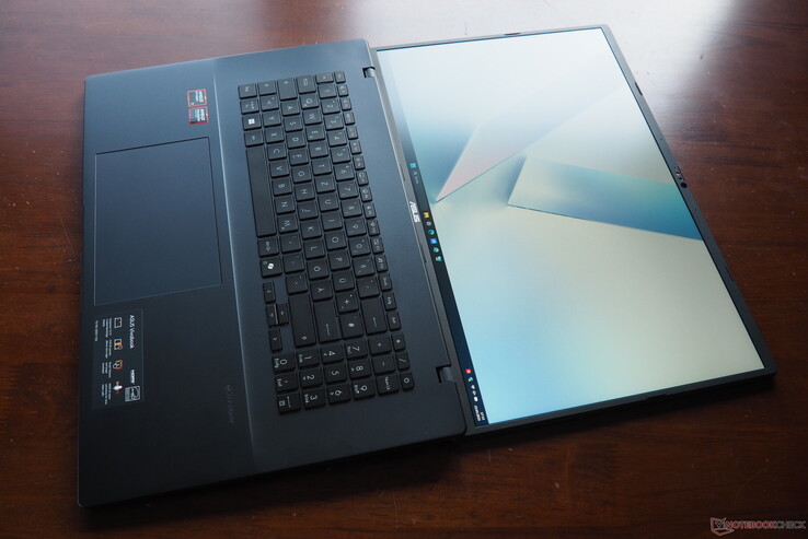 Asus VivoBook 18: Günstigster 18-Zoll-Laptop AMD Ryzen 7 260, 48 Gb RAM, 144 Hz langer Akkulaufzeit Bestpreis-Deal