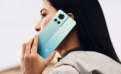 Das OnePlus 10R setzt auf eine strukturierte Rückseite, die für einen frischen Look sorgt. (Bild: OnePlus)