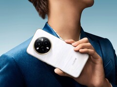 Das Realme 14 Pro+ setzt auf ein rundes Kameramodul mit gleich drei LED-Blitzen. (Bildquelle: Realme)