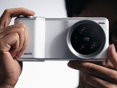 Das Xiaomi 13 Ultra wird jetzt auch als Fotografie-Bundle in Weiß angeboten. (Bild: Xiaomi)