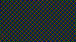 Das OLED-Display setzt auf eine RG/BG-Sub-Pixel-Matrix bestehend aus einer roten, einer blauen und jeweils einer grünen Leuchtdiode