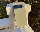 Das Google Pixel 9 Pro gibt es in 4 Farben. Unser Testgerät ist die Farbvariante Hazel. Weitere sind Porcelain, Rose Quartz und Obsidian.