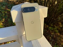 Das Google Pixel 9 Pro gibt es in 4 Farben. Unser Testgerät ist die Farbvariante Hazel. Weitere sind Porcelain, Rose Quartz und Obsidian.