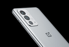 Das OnePlus 9RT wird voraussichtlich als hochwertiges Mittelklasse-Smartphone positioniert. (Bild: @evleaks)