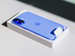 Das Display des Apple iPhone 16 erreicht nur Platz 40 auf der DxOMark-Bestenliste. (Bildquelle: Bram Van Oost)