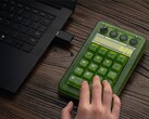 Das 8BitDo Retro 18 Mechanical Numpad gibts jetzt auch als Xbox-Edition