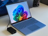 Der Microsoft Surface Laptop 7 mit dem Snapdragon X Elite ist ein gutes aber teures Notebook geworden (Bildquelle: Andreas Osthoff)