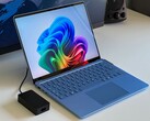 Der Microsoft Surface Laptop 7 mit dem Snapdragon X Elite ist ein gutes aber teures Notebook geworden (Bildquelle: Andreas Osthoff)