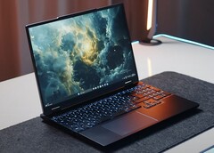 Während viele Gaming-Laptop-Hersteller auf 16-Zoll setzen, hat Schenker mit dem XMG Fusion 15 ein gut aussehenden 15-Zöller im Sortiment (Bildquelle: Alex Wätzel)