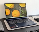 IdeaPad 5 2-in-1 14AHP9 im Test: Eines der günstigsten Convertibles von Lenovo ist auch eines der schnellsten