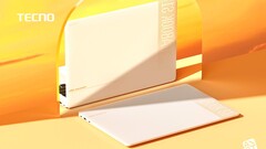 Kann seine Außenhülle ein wenig in der Farbe verändern, das Tecno Megabook S1 in der Dazzling Ediition auf der IFA 2023. (Bild: Tecno)