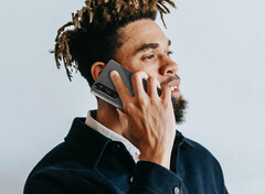 Das Sony Xperia 1 III bietet im Gegensatz zum eigenen Vorgänger ein Periskop-Zoom-Objektiv. (Bild: Olixar)