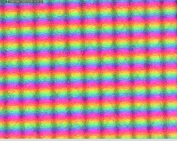 Sehr körnige Subpixel mit Touch-Kontakten darunter (Linien)