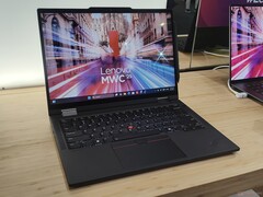 Hands-On: Aus klein mach groß - Lenovo bringt erstes T-ThinkPad mit Stift und Tablet-Features und verzichtet dafür auf X13 2-in-1 (abgebildet: ThinkPad T14s 2-in-1 Gen 1, Bildquelle: Benjamin Herzig/Notebookcheck.com)