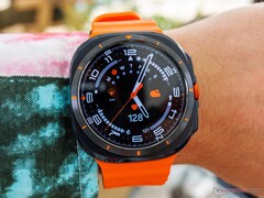 Die Samsung Galaxy Watch Ultra packt ein rundes Display ins rechteckige Gehäuse. (Bildquelle: Notebookcheck)