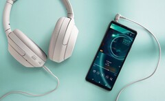 Das Sony Xperia 10 IV besitzt einen 3,5 mm Kopfhöreranschluss und Support für LDAC. (Bild: Sony)