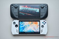 Das Asus ROG Ally ist deutlich kompakter als das Steam Deck. (Bild: Notebookcheck)