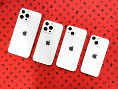 Nicht nur der Zubehörhersteller Benks, auch der YouTuber MKBHD liefert dank Dummies einen Blick auf Apples iPhone 13-Serie. (Bild: MKBHD)