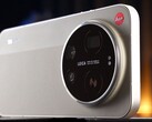 Das Xiaomi 17 Ultra in der regulären und der Leica-Spezial-Edition zeigen in China bereits, was sie so drauf haben. (Bildquelle: Bad Review, Weibo)