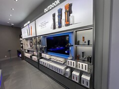 Taschenöampen-Display im Olight Store. (Bildquelle: Andreas Sebayang/Notebookcheck.com)