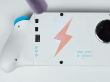 Ports und Tasten werden sozusagen versetzt (Bildquelle: via Bilibili)