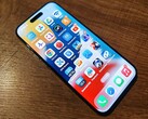 Das iPhone 15 Pro 128GB ist im Smartphone-Deal bei Alternate für etwas über 900 Euro bestellbar (Bildquelle: Florian Schmitt)