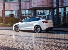 Der Porsche Panamera und das Tesla Model Y sollen angeblich besonders anfällig für Rückrufe sein (Bild: Tesla)