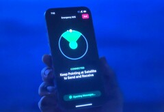Das iPhone kann bereits Notrufe per Satellit absetzen, durch Starlink soll künftig auch Internetzugriff ohne Netz möglich sein. (Bildquelle: Apple)