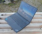 Lenovo bietet das ThinkPad T16 zum neuen Tiefstpreis von 699 Euro an (Bild: Marvin Gollor)
