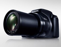 Die Panasonic FZ82D packt ein Objektiv mit 60-fachem Zoom in eine Kompaktkamera. (Bild: Panasonic)