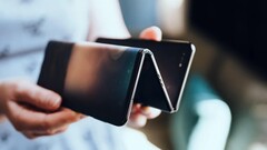 TCL hat bereits einen Prototyp eines doppelt faltbaren Smartphones demonstriert. (Bildquelle: TCL)