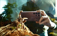 Liebe kennt keine Grenzen – mit dieser Botschaft endet der jüngste TV-Spot zum Samsung Galaxy S22 Ultra. (Bild: Samsung)