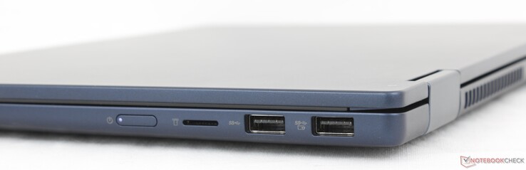 Rechts: Einschalttaste, SD-Kartenleser, 2x USB-A 3.2 Gen. 1