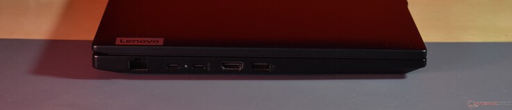 left: RJ45-Ethernet, USB C 3.2 Gen 2, USB4, HDMI, USB A 3.2 Gen 1