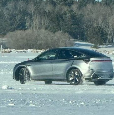 2025 Model Y Juniper Seitenansicht