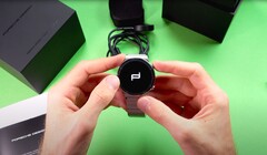 Ja, die Huawei Watch GT 2 Pro gibt es auch als Porsche Edition, wie die Bilder aus einem geleakten Hands-On-Video beweisen.