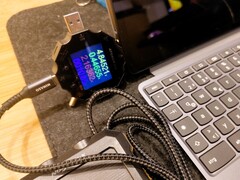 Lenovo Chromebook Duet 11 eine einfache Powerbank lädt das Testgerät komplett auf