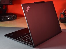 Zum Black Friday ist das Lenovo ThinkPad X13 Gen 4 AMD wieder merklich reduziert worden (Bildquelle: Benjamin Herzig)